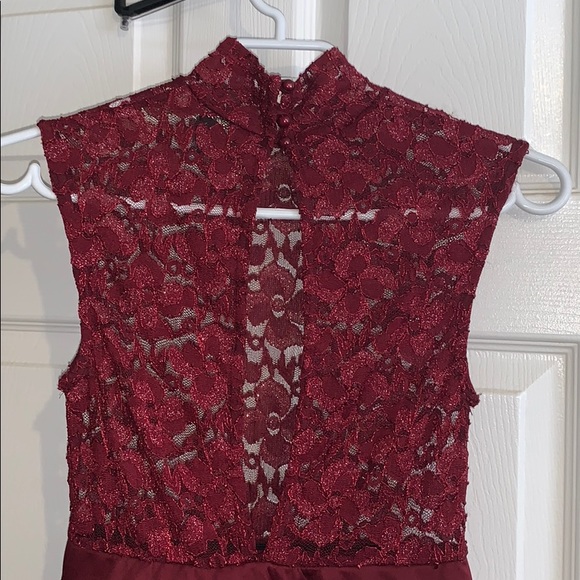 Burgundy lace dress - Picture 4 of 4